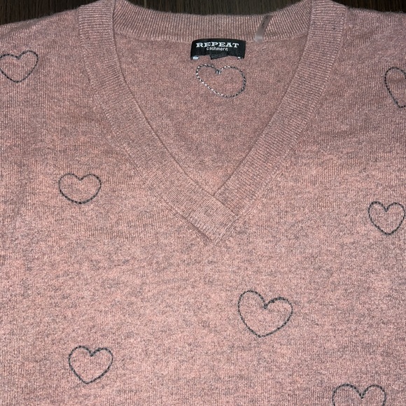 REPEAT Cashmere V-Neck Sweater, XS - Picture 8 of 9